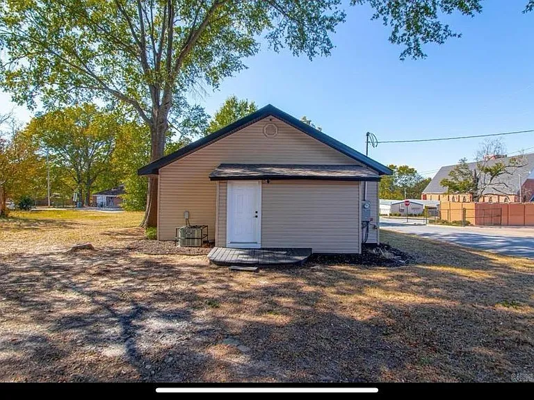 2501 S Maple St — Photo 35