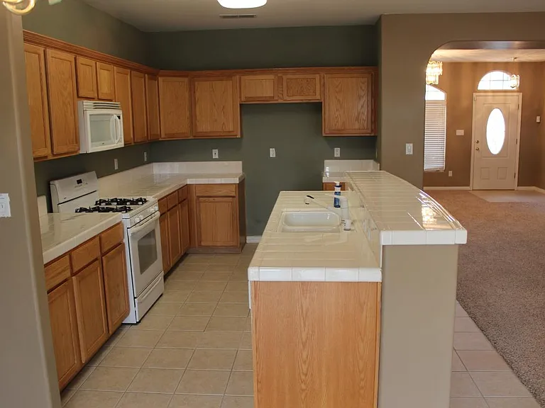 14501 Flower Crest Ave — Photo 6