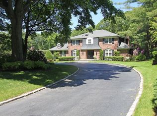 11 Nome Dr, Woodbury, NY 11797