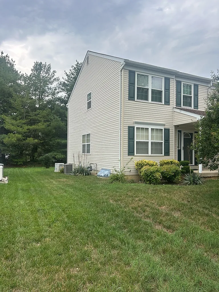 4 bed, 3.5 bath, 2070 sqft, $3,500 — Photo 2