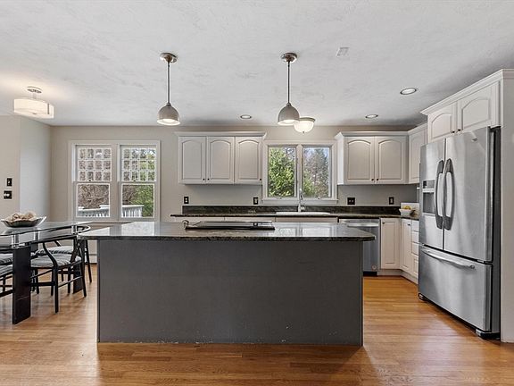 5th image of 54 Kettle Hole Rd