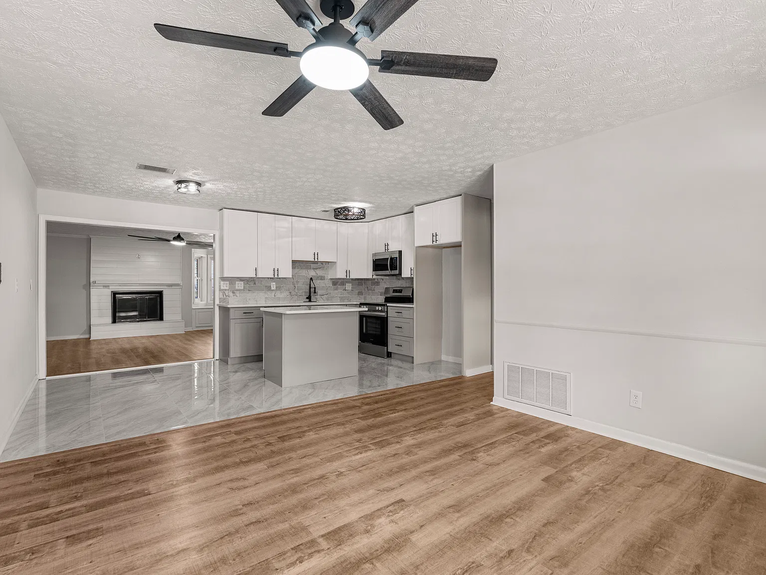 5 bed, 2.5 bath, 2009 sqft, $2,250 — Photo 2