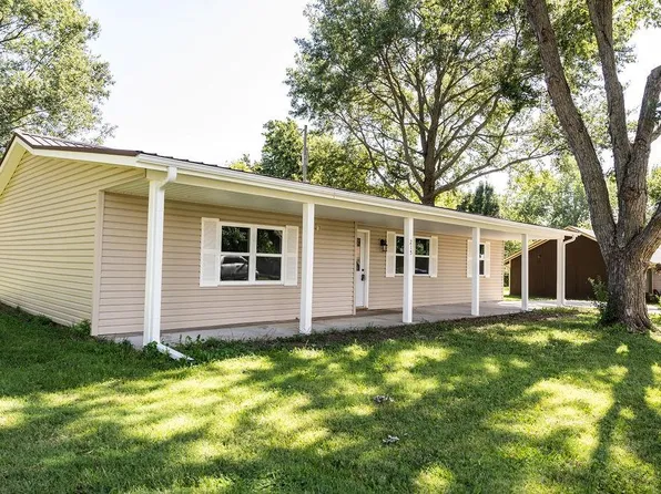 215 W 6th St, Adrian, MO 64720