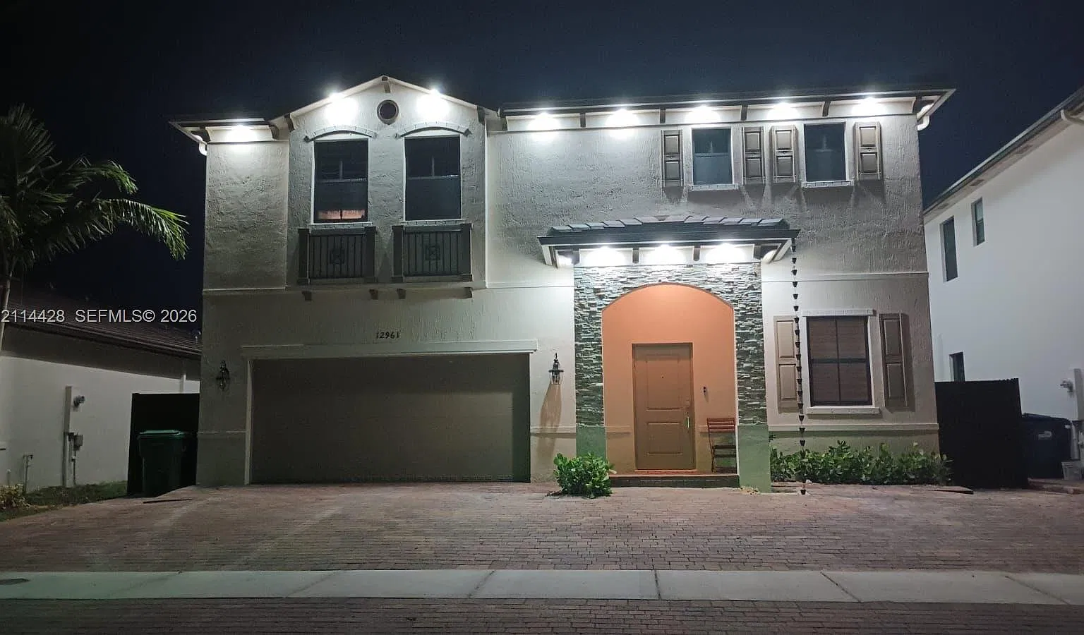 4 bed, 2.5 bath, 2560 sqft, $4,000 — Photo 2