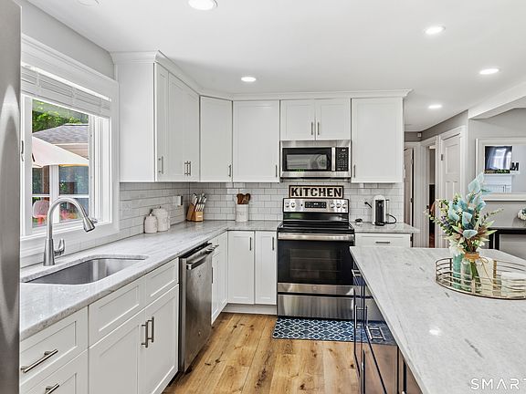 2nd image of 21 Lone Oak Avenue