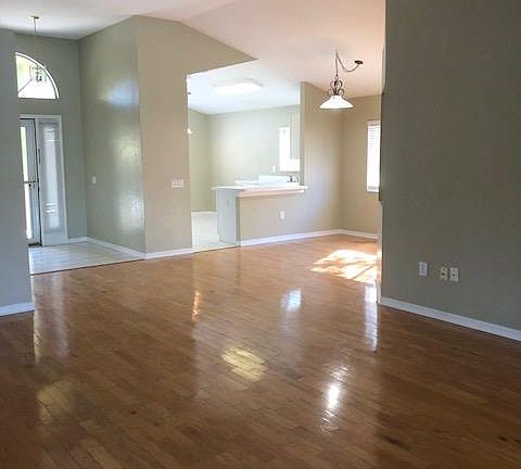 3rd image of 4033 Watercove Dr