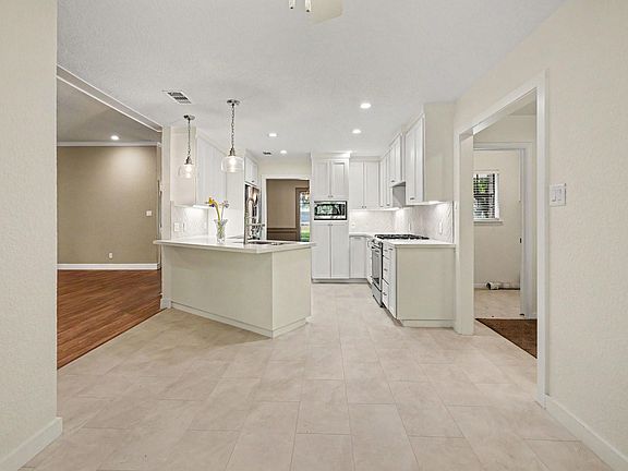 5th image of 3320 Tower Rd