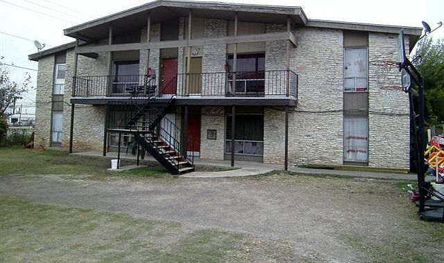 2nd image of 1902 Hearthstone Dr