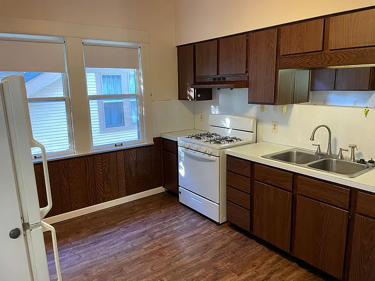 Move-In Special! Roomy 2 Bedroom Apartment On The Growing Nw Side! An Availability That Won't Last! — Photo 2