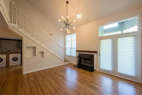 521 McGill Park Ave NE Photo 1