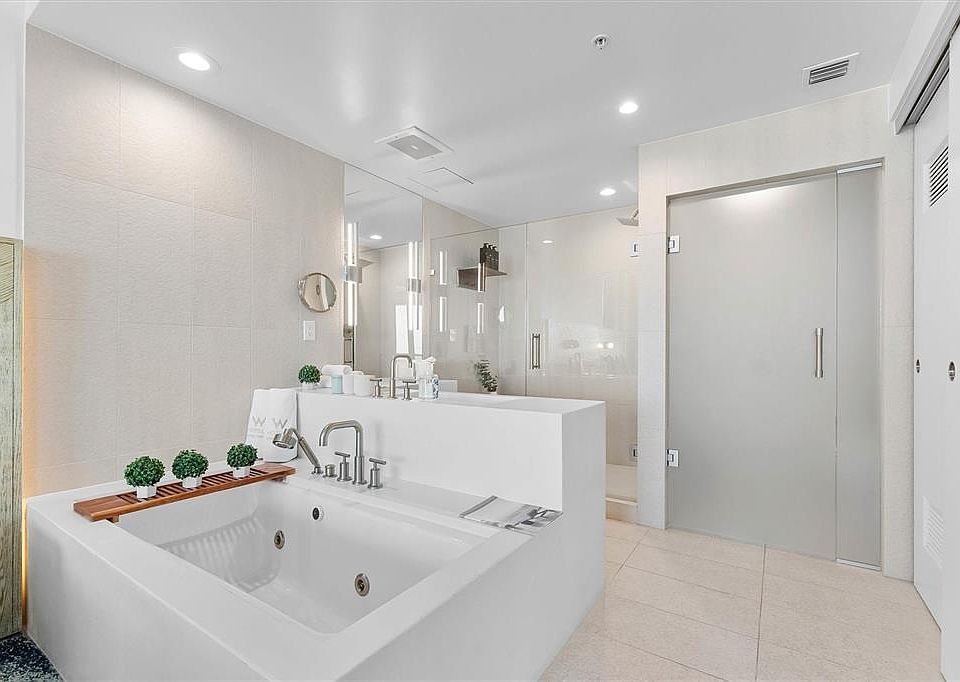 1st image of 3101 Bayshore Dr #1058