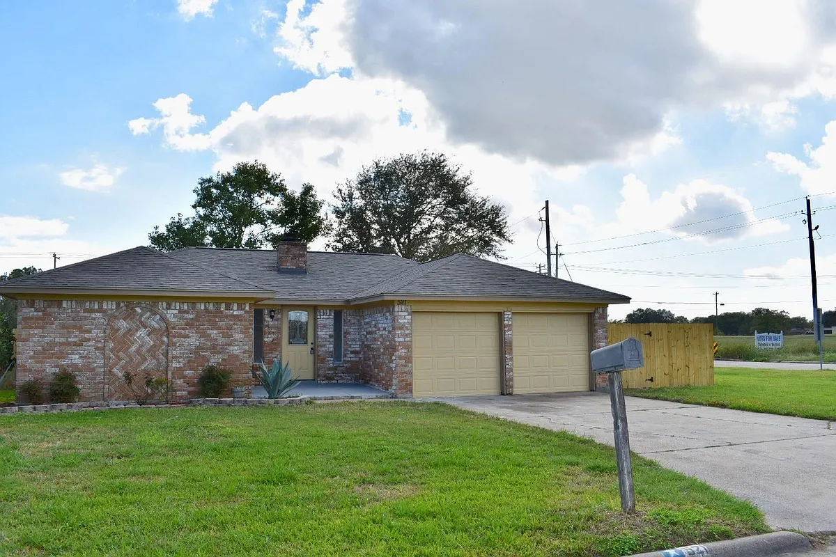 Building Photo - 521 26th Ave N