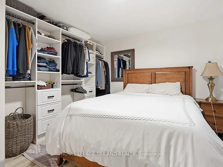 27 Aldborough Ave — Photo 7