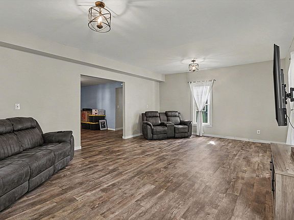5th image of 504 S Lansing St