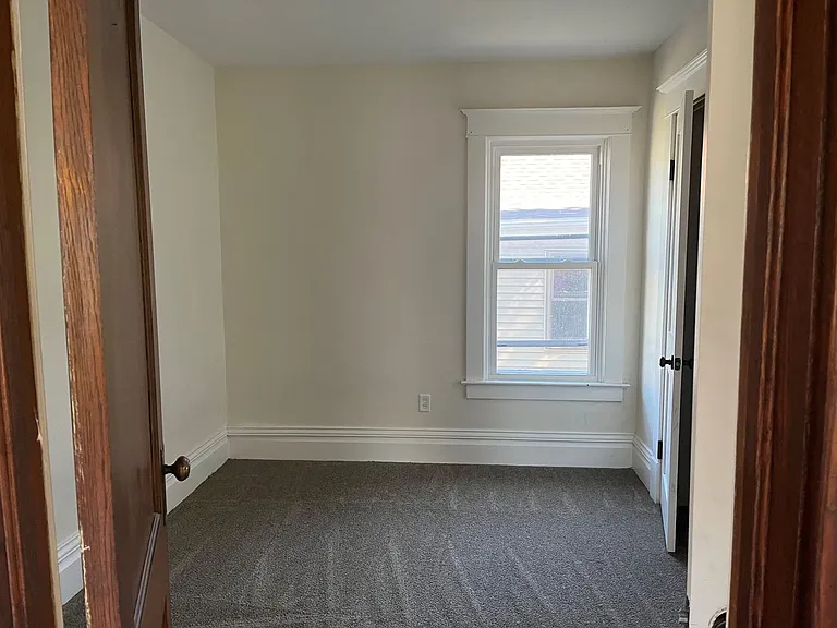 104 Helen St — Photo 6