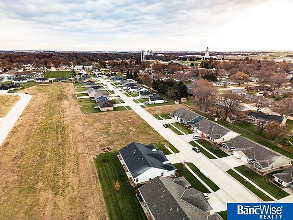 3rd image of 415 Cottage Park Dr
