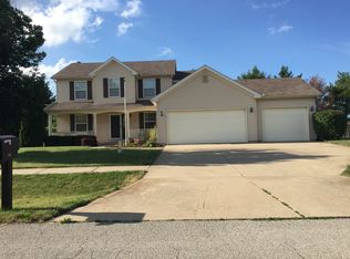 104 Falcon Ridge Dr, Le Roy, IL 61752