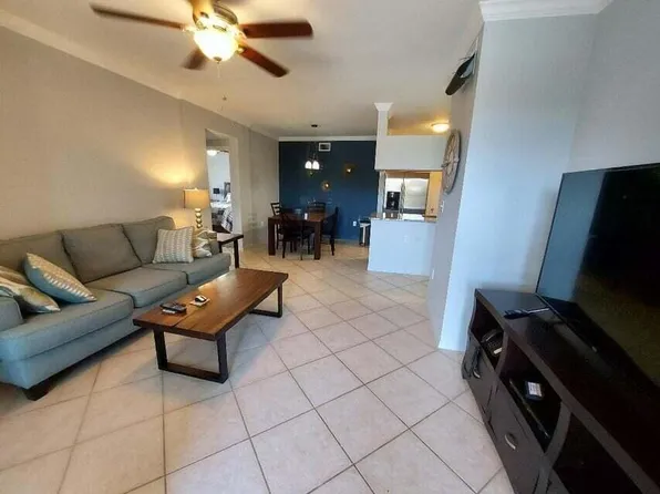 6482 Emerald Dunes Dr APT 301, West Palm Beach, FL 33411