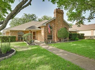 1110 Shady Oak Trl, Mansfield, TX 76063
