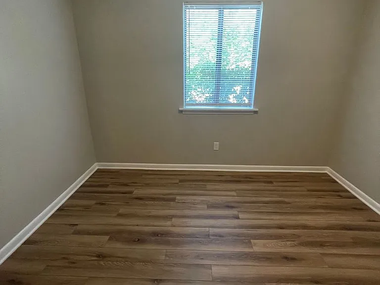 Pecan Manor Apartments — Photo 30