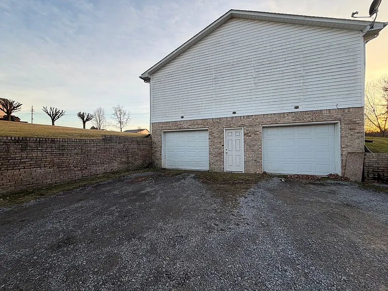 2188-2190 Three Springs Rd — Photo 28
