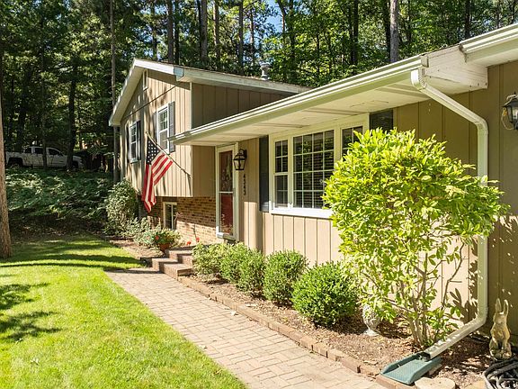 3rd image of 4343 Deerwood Dr