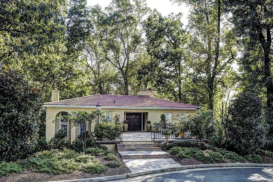 1st image of 6829 Cloisters Dr