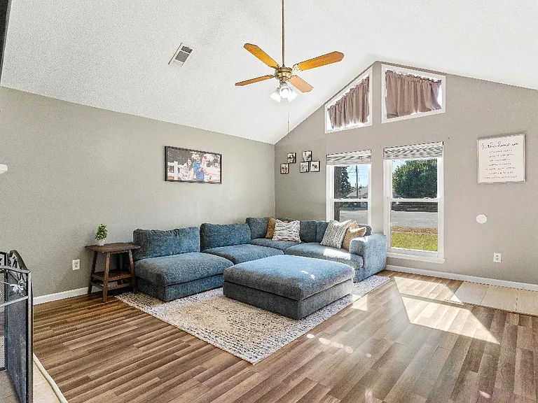 206 Seville Cir — Photo 9
