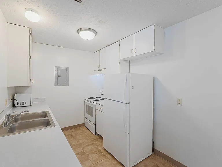 2221 S Street — Photo 9