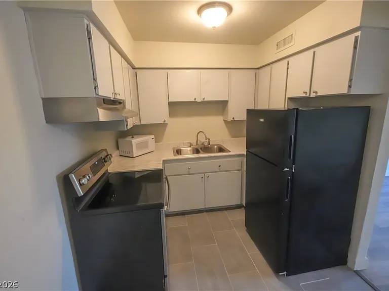 585 S Royal Crest Cir #9 — Photo 4
