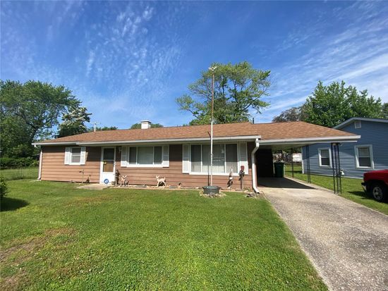 24 Saint Columba Dr, Cahokia, IL 62206