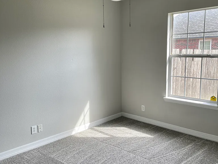 25605 Briar Dr — Photo 7