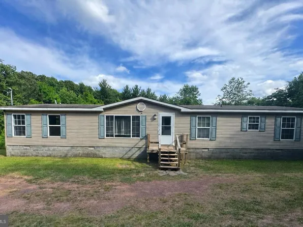 272 Red Tailed Hawk Rd, Paw Paw, WV 25434