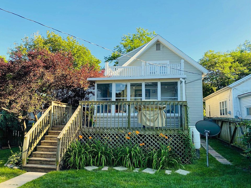 AWESOME UPPER PORCH & YARD