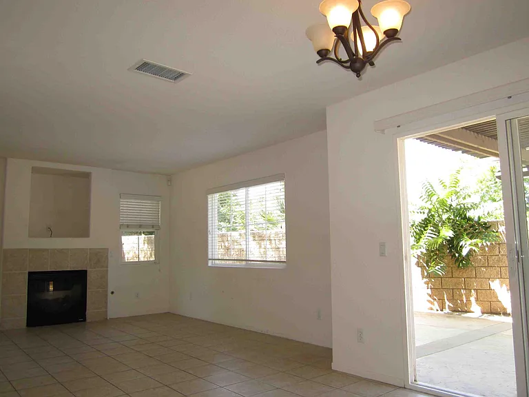 672 Janae Gln — Photo 6