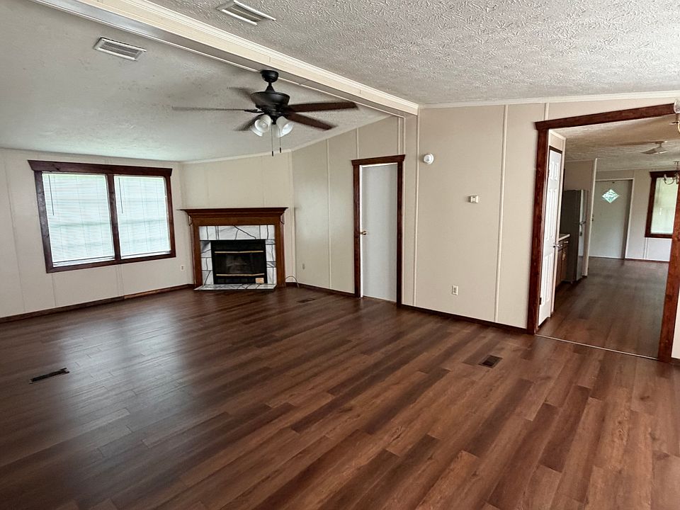 1st image of 112 Suzanne Ln