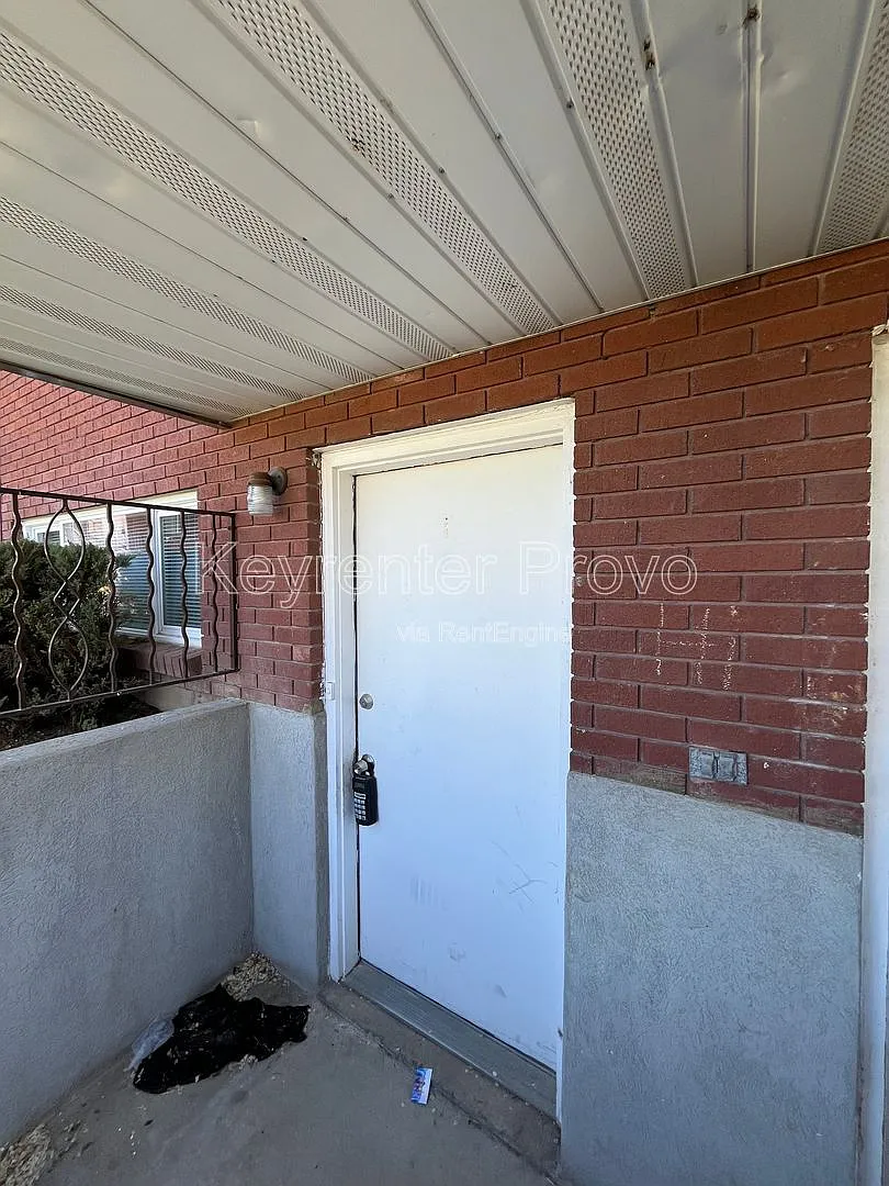 Building Photo - 670 S 500 E #1
