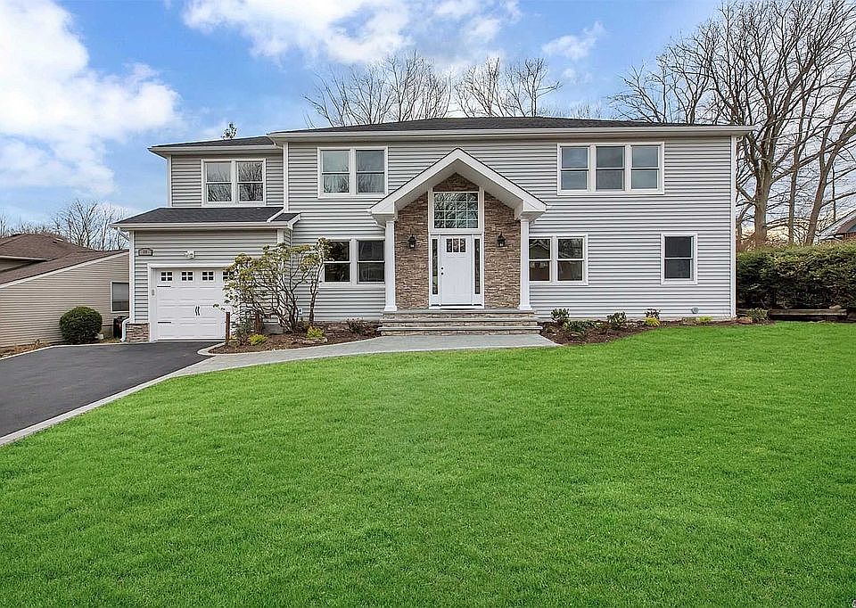1st image of 20 Serpentine Ln