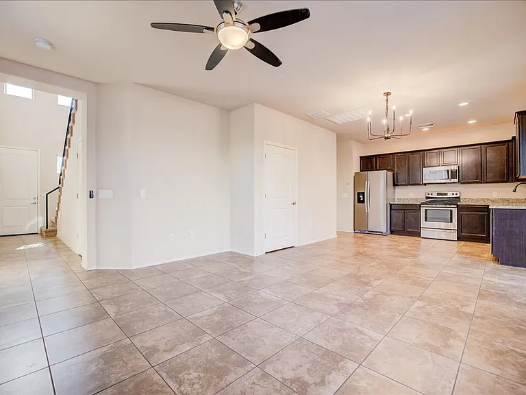 241 E Imperial Ct — Photo 5