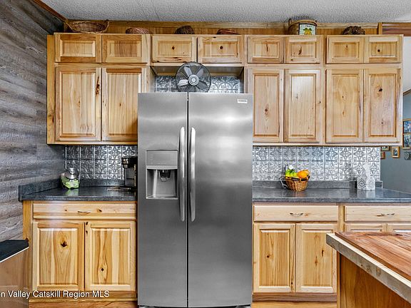 5th image of 748 Mackey Road