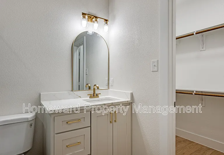 837 Stamps Ave — Photo 7