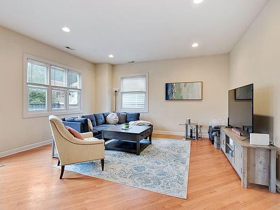 3rd image of 1438 W Belmont Ave #3MB