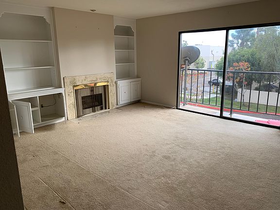 Living Room with Elect Lite Fire Place