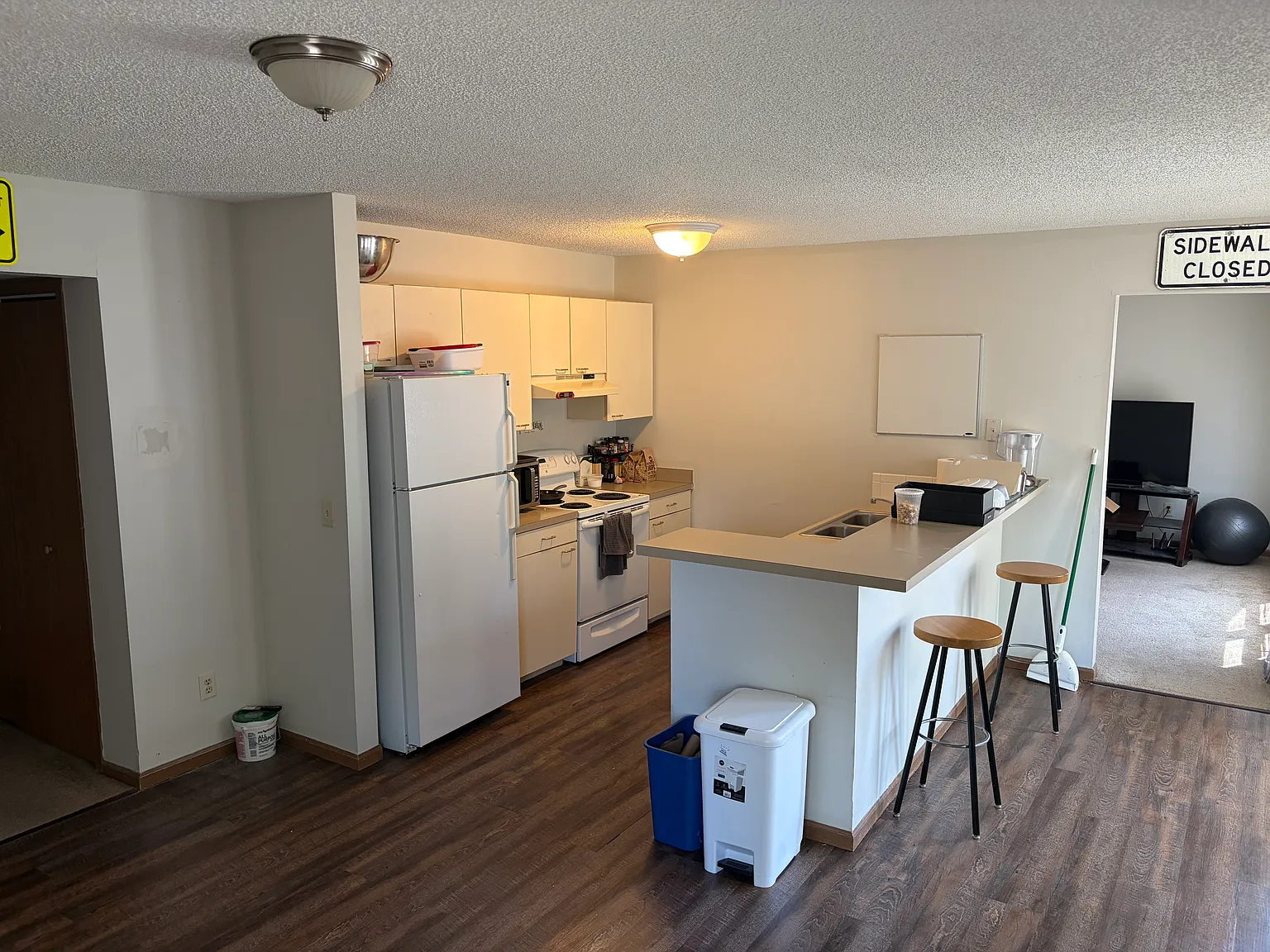 4 bed, 1354 sqft, $1,900 — Photo 3