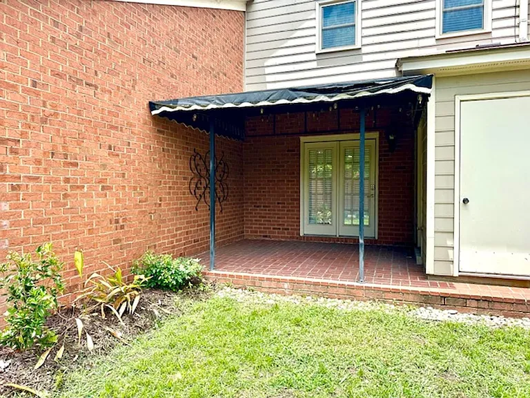104 Carlyle Cir — Photo 27