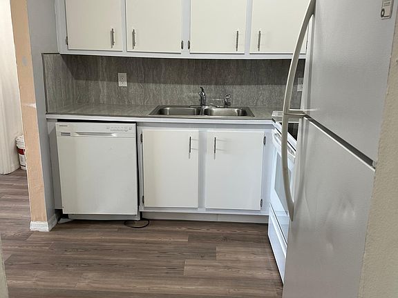 3rd image of 901 Hickory St #106