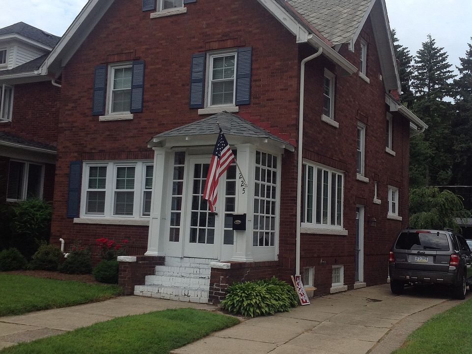 1st image of 225 Lincoln Ave