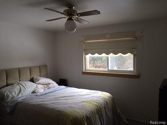 5th image of 1367 Wilson Ave