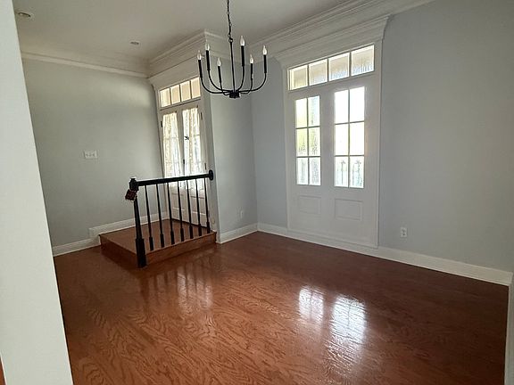 5th image of 1007 Southlake Cir