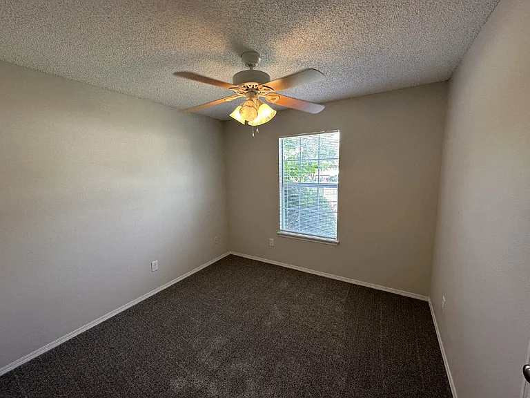 1306 Crescent St — Photo 16